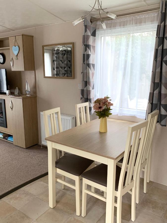 Mollys Retreat Pet Friendly Three Bed Caravan With Small Garden Newquay Bay Resort Quieter Area Of Park Exteriér fotografie