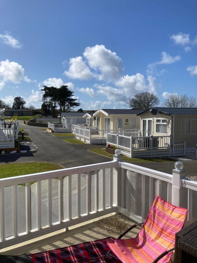Mollys Retreat Pet Friendly Three Bed Caravan With Small Garden Newquay Bay Resort Quieter Area Of Park Exteriér fotografie