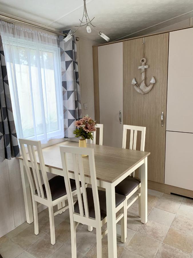 Mollys Retreat Pet Friendly Three Bed Caravan With Small Garden Newquay Bay Resort Quieter Area Of Park Exteriér fotografie